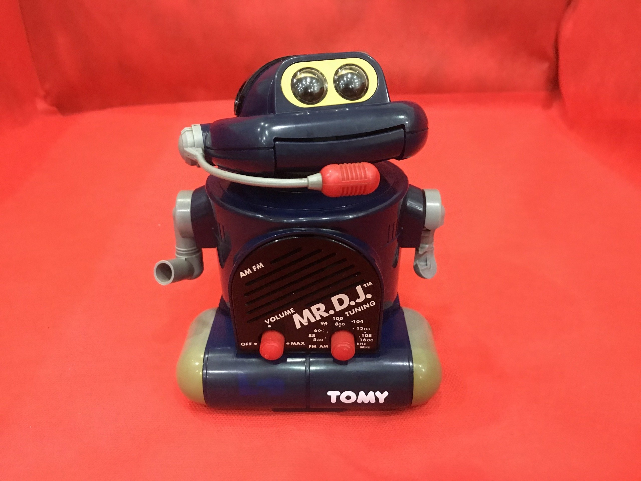 TOMY ROBOT RADIO MR.D.J (1987)