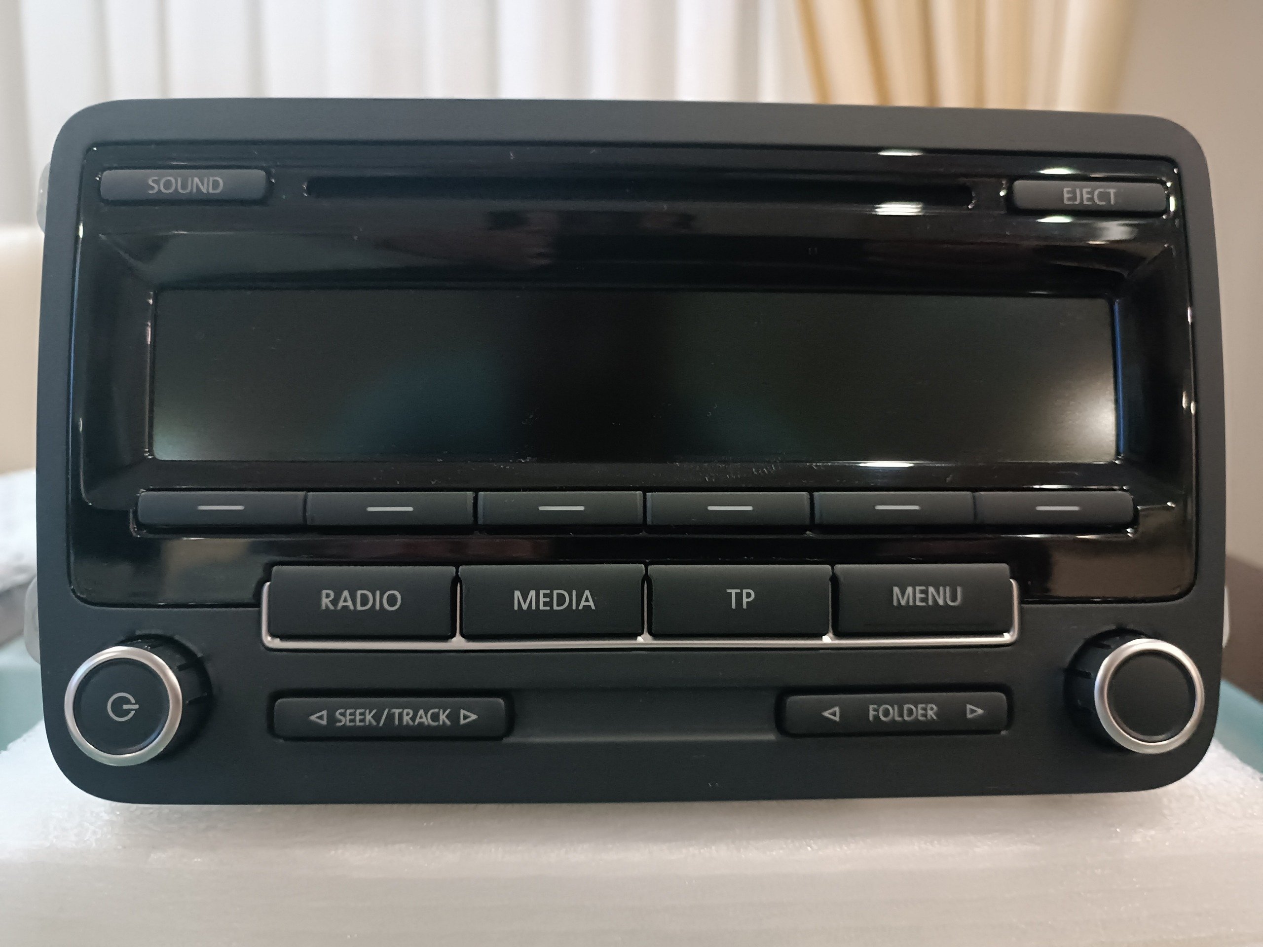 WOLKSVAGEN GRUBU OTO CD,RADYO ÇALAR