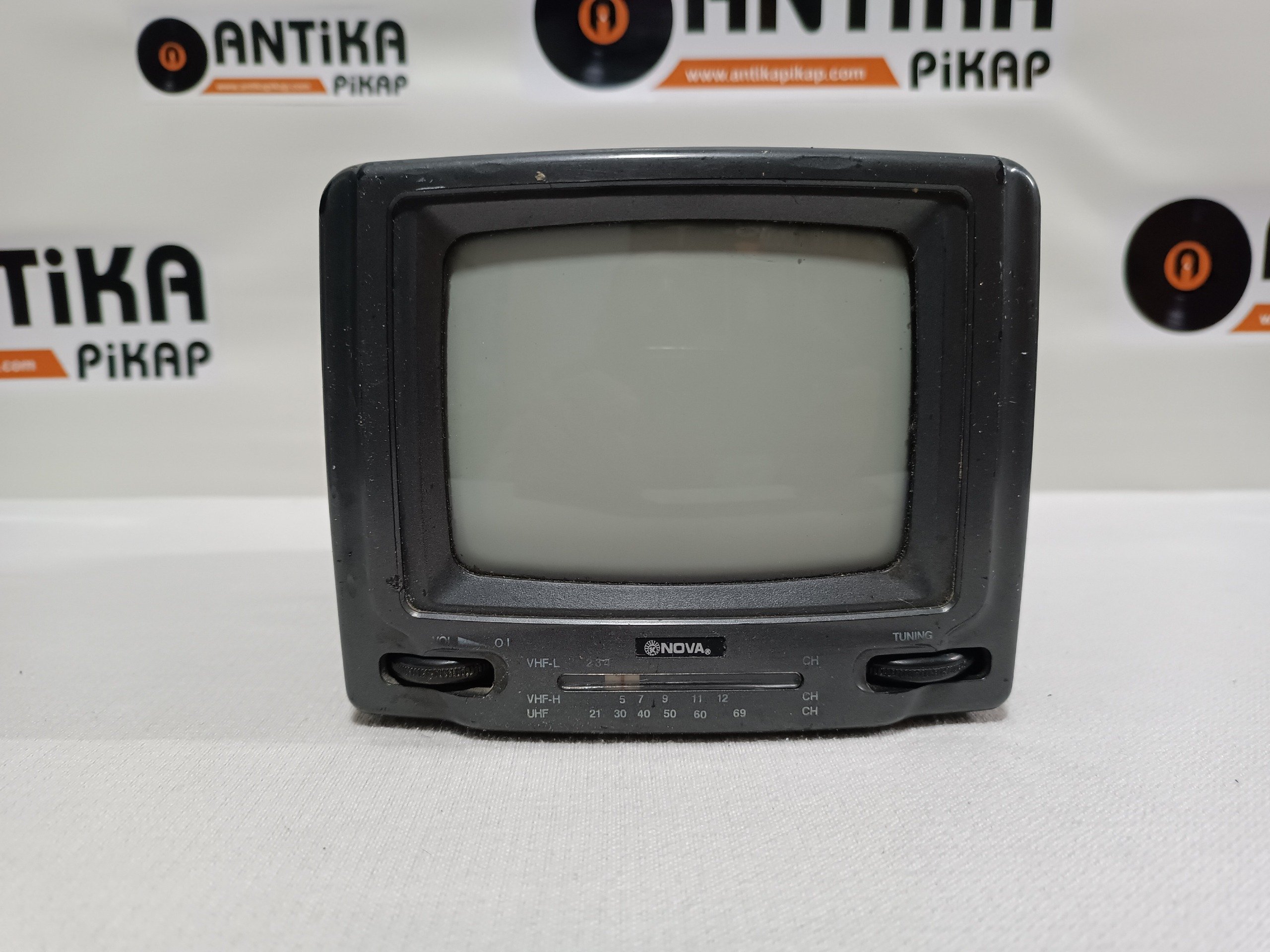 VİNTAGE SİYAH BEYAZ TELEVİZYON VE RADYO