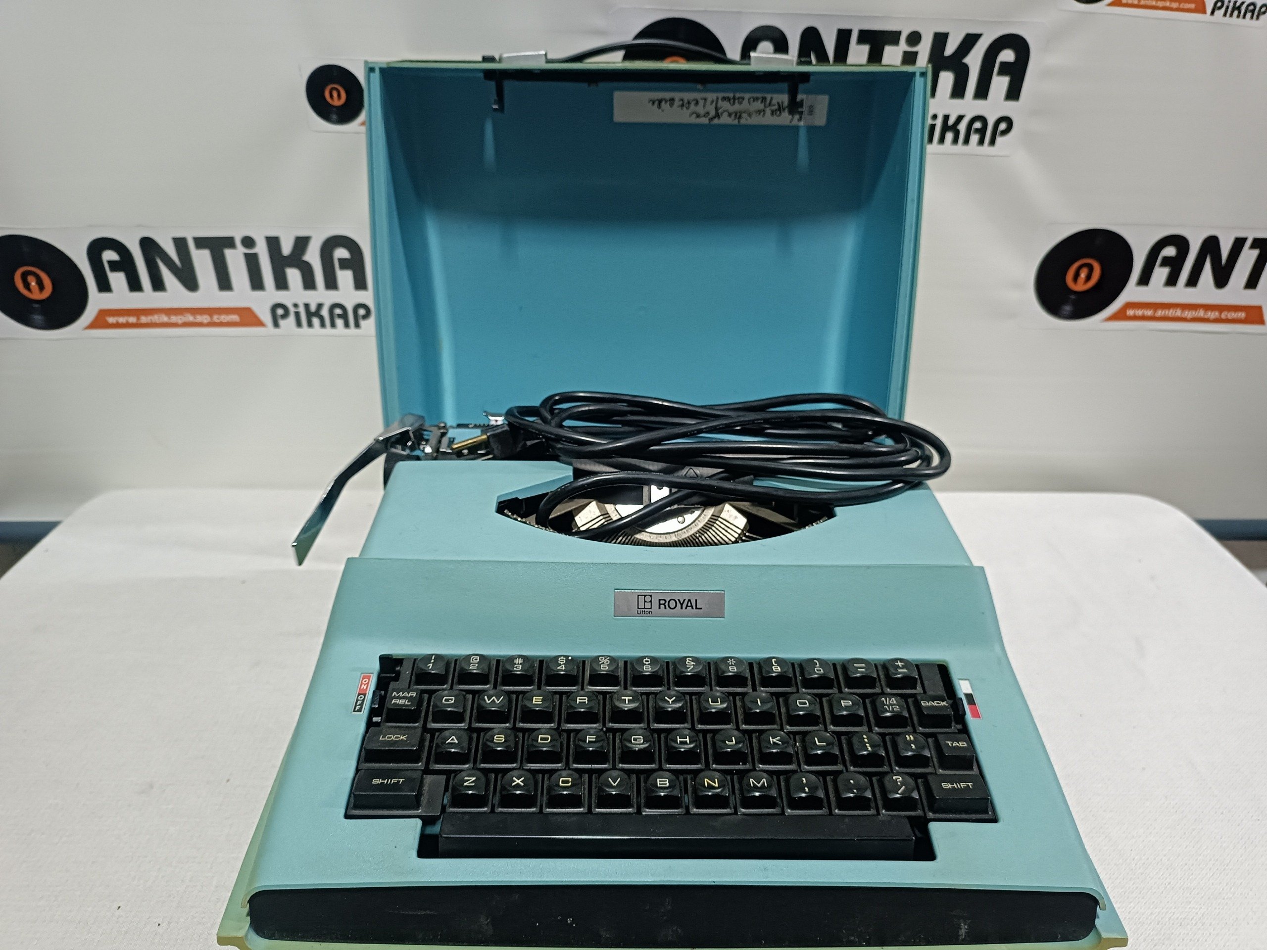 DAKTİLO ROYAL SATURN